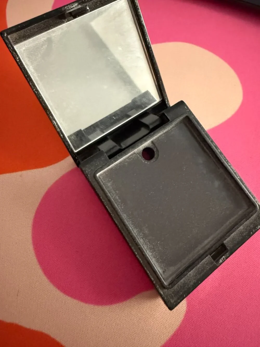 Trish McEvoy Makeup Wardrobing Refillable Compact with 8 Eye Shadows Case Only - Picture 7 of 7